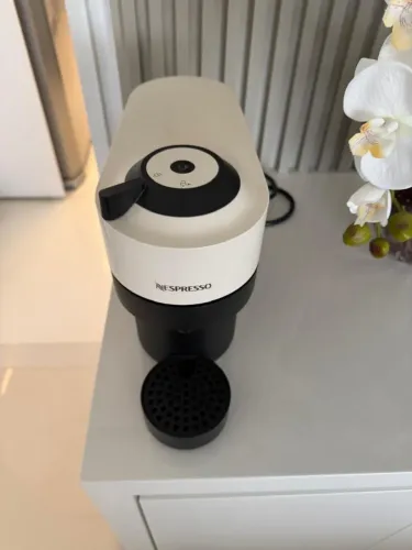 Cafeteira Nespresso Vertuo Pop Branco Coco
