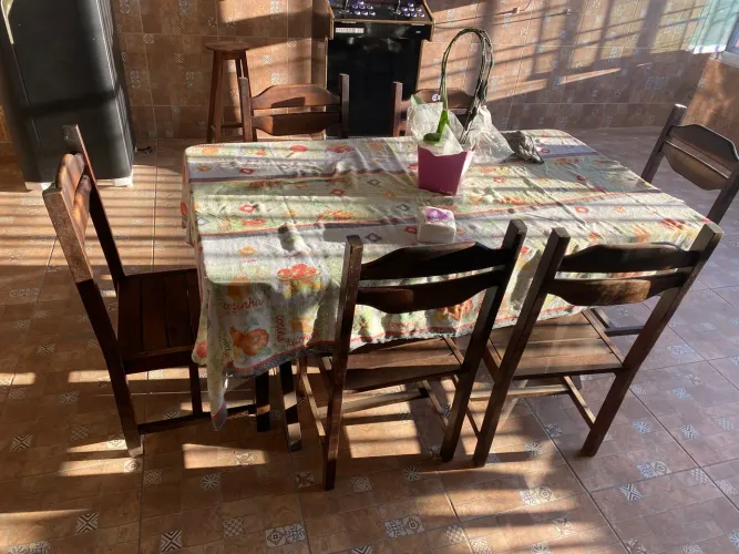 Mesa de madeira maciça 6 lugares