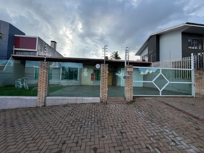 Casa Fantástica, 3 quartos, área de lazer com lindíssima piscina e Edícula