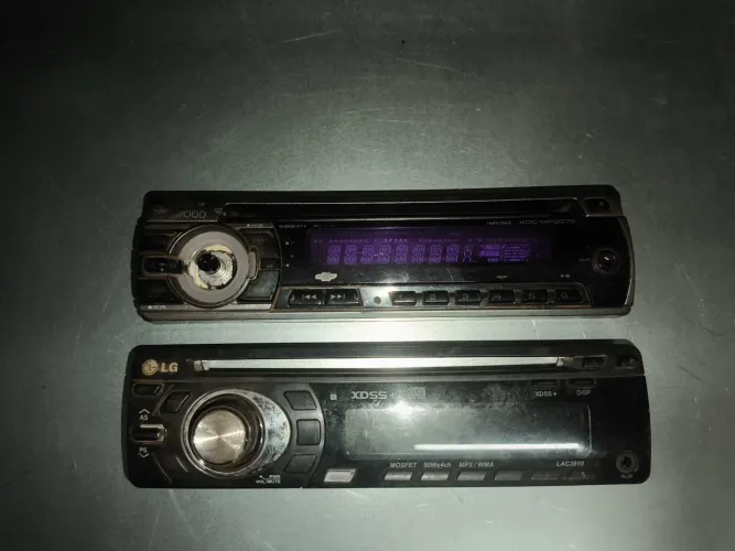 Frente de rádio antigo sem testar vai as duas