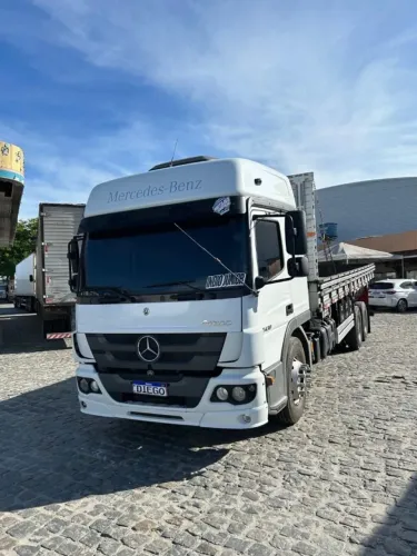 M Benz 2430 Ano: 2022 Carrceria de Madeira 8.20 Metros