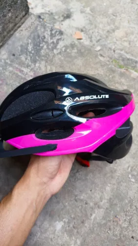 Capacete esportivo feminino