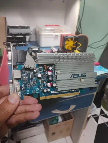 Placa de vídeo 512mb DDR2 .. perfeito funcionamento