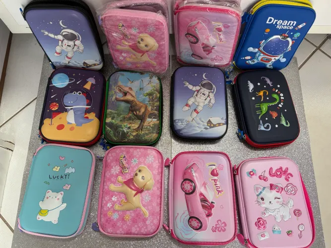 Lote com 50 estojos escolares novos - personagens variados