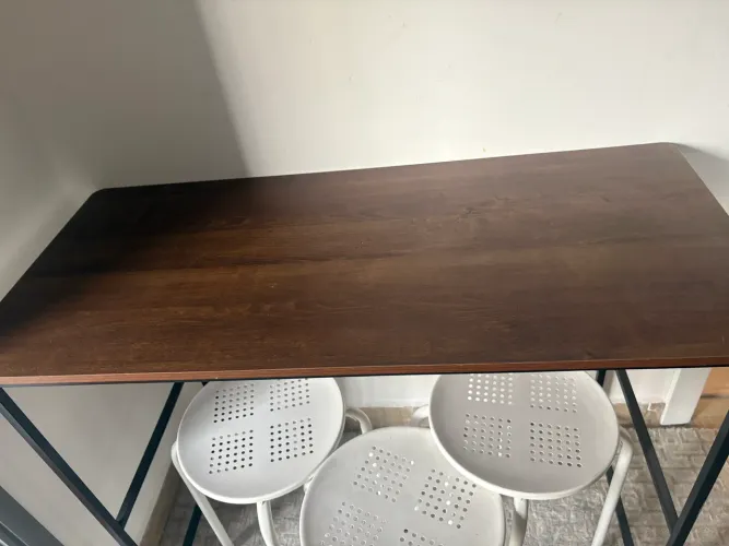 Vendo escrivaninha + mesa de cabeceira