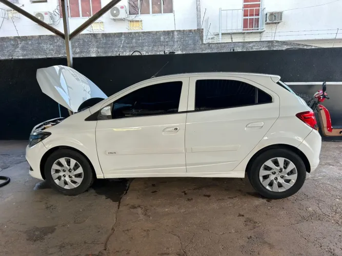 Chevrolet Onix Hatch LT 1.4 8V Flex Power Aut. 4P 2016