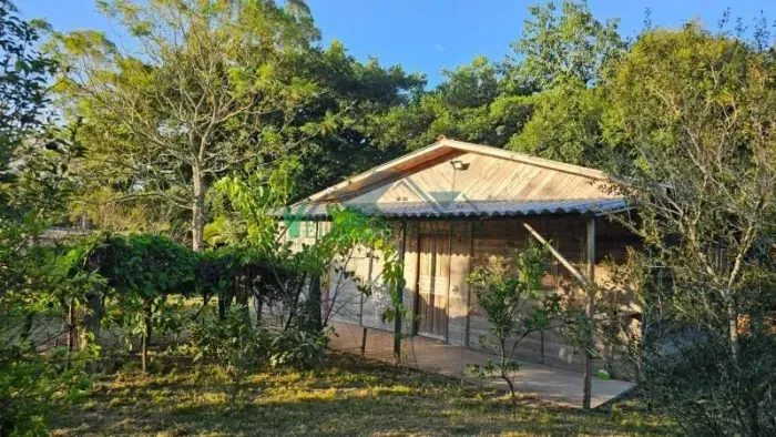 Velleda oferece fantástico sítio com casa em Águas Claras, aceita 60 mil de entrada!