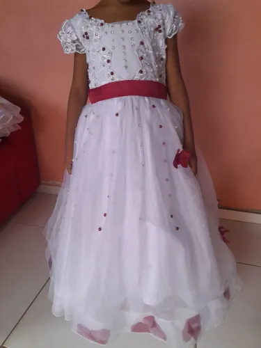Vendo vestido infantil pra dama de honrra e abc