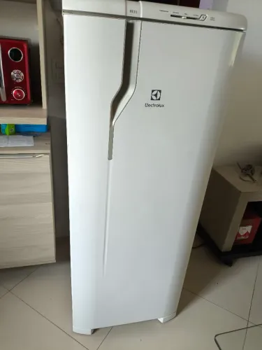 Geladeira Electrolux R31