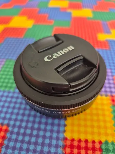 Lente Canon EF-S 24mm f/2.8 STM (Pancake) - Excelente Estado