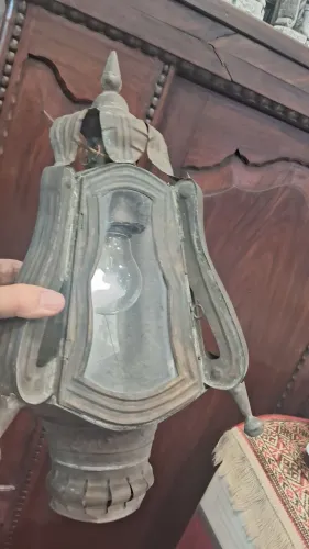 Luminária arandela/lanterna estilo colonial antigo feita em latao