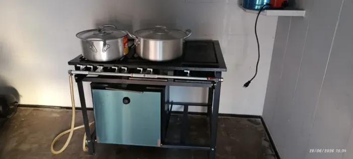 Fogão Industrial 4 bocas com forno e chapa (novo)