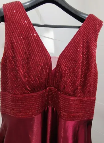 Vestido de Festa Marsala/Bordô com Paetê e Cetim - Usado 1x