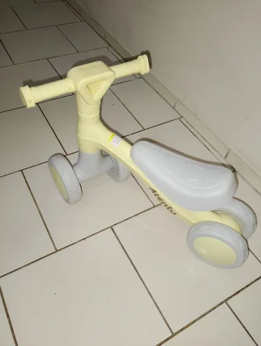 Troco carrinho por triciclo com pedal