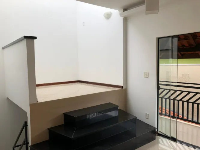 ALUGO CASA