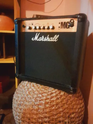 Amplificador Marshall Mg15