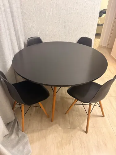 Mesa Redonda  120cm com 4 Cadeiras