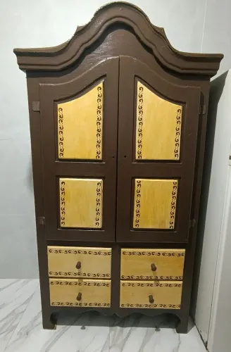 Antigo Armário em madeira pura