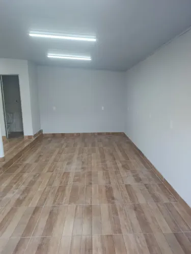 Sala Comercial Recém construída 