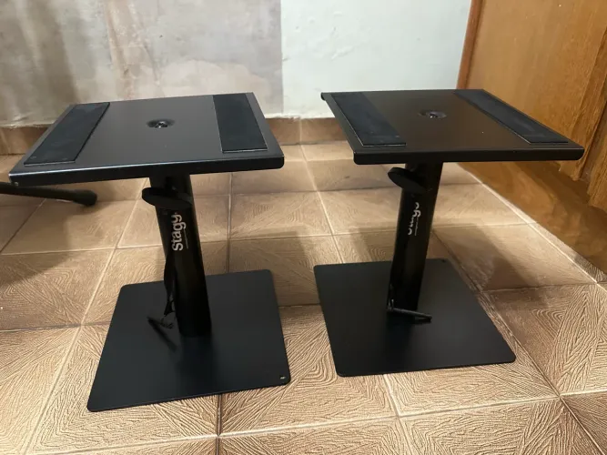 Pedestal Stagg Ajustável P/ Monitor de Áudio SMOS-05 (Par)