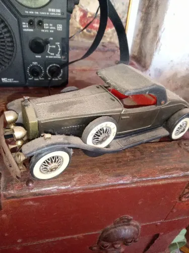Rádio AM em formato de carro
