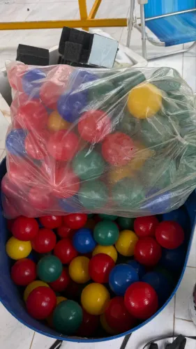 Vendo bolinhas de plástico para piscina de bolinhas 