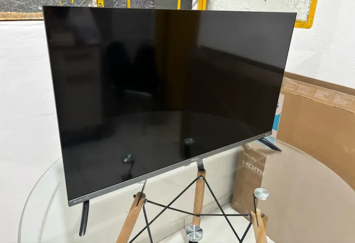 Vendo TV Philco 32 com menos de 1 ano de uso e com garantia estendida.