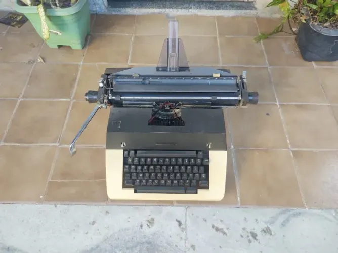 Máquina Escrever Manual Funcionando Raridade Relíquia Usado