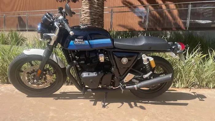 Royal Enfield Continental 650 GT - 2025 - 1900km - Acessórios
