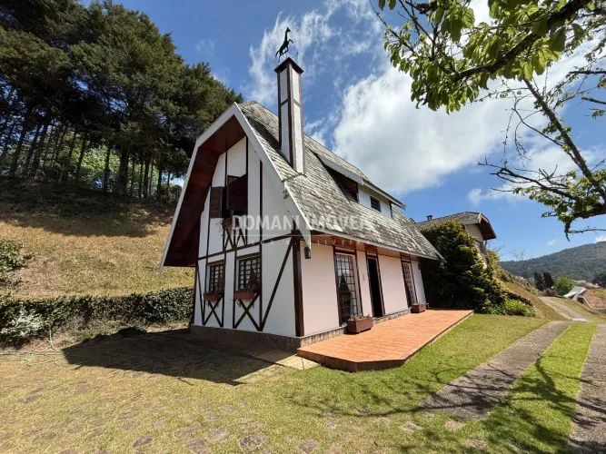 Maravilhosa Casa em Condomínio Fechado na Região do Atalaia - Campos do Jordão/SP