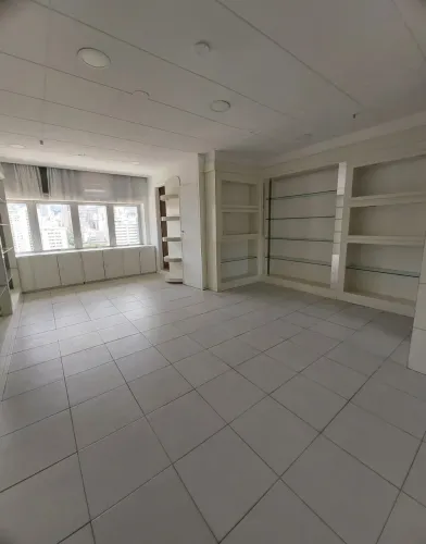 ALUGA-SE SALA NA SAVASSI