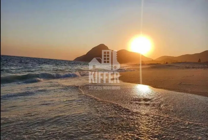 Pousada à venda pé na areia em Itaipuaçu | 12 suítes e vista para a Pedra do Elefante