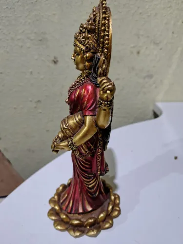 Imagem  deusa lakshmi .de rezina .dourada 