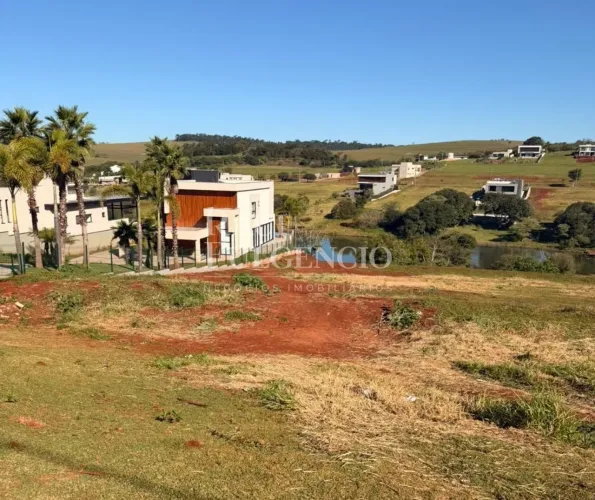 Terreno molhado no Ecovillas do Lago com 2.373,74m²