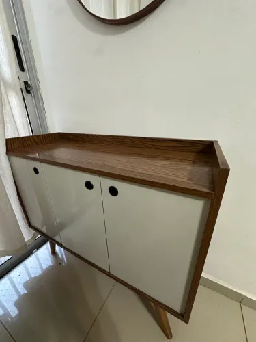 Buffet Aparador Retrô Pés Palito - Madeira e Branco Moderno