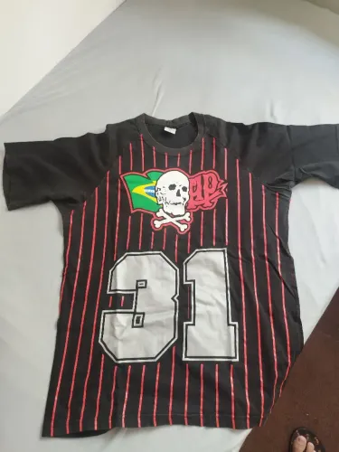 Camisa Oficial Os Fanáticos 31 anos (possui um pequeno furo)