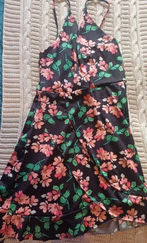 Vestido Preto Floral com decote tam.G