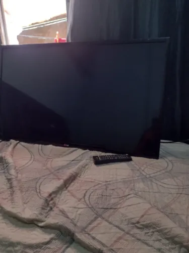 Vende TV pra retirada de peças ou concertar