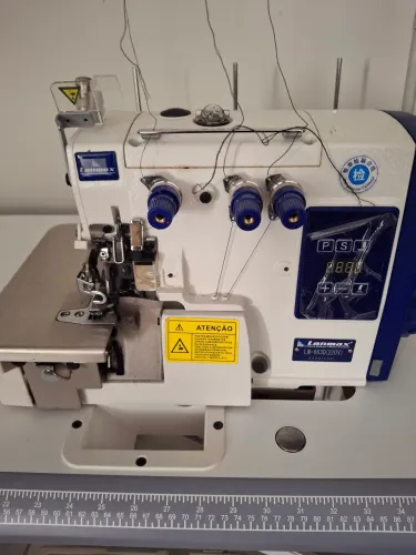 Vendo Máquina de Overlok nova