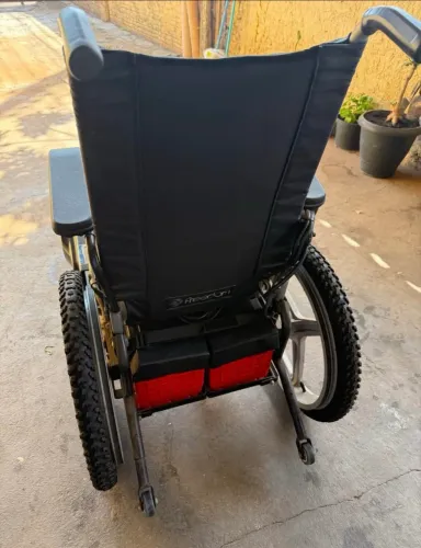 Cadeira de rodas elétrica