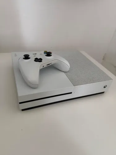 Xbox one S- 1 TB