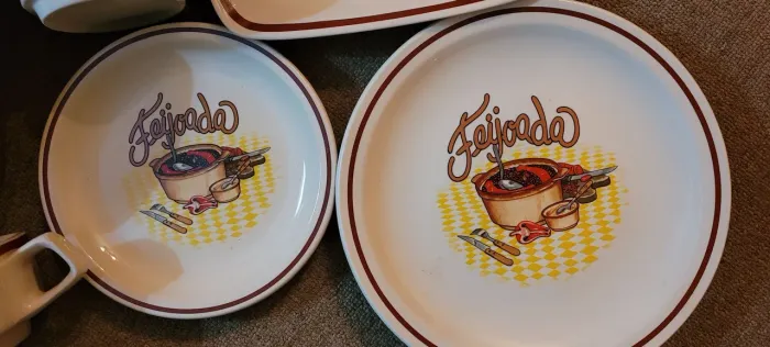 Pratos e conjunto Feijoada