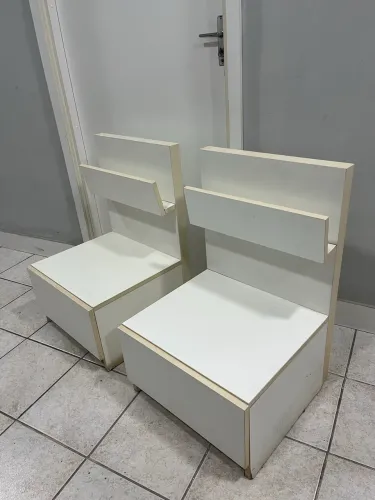 Kit Par de Mesas de Cabeceira Brancas com Prateleira / Criado Mudo Quarto