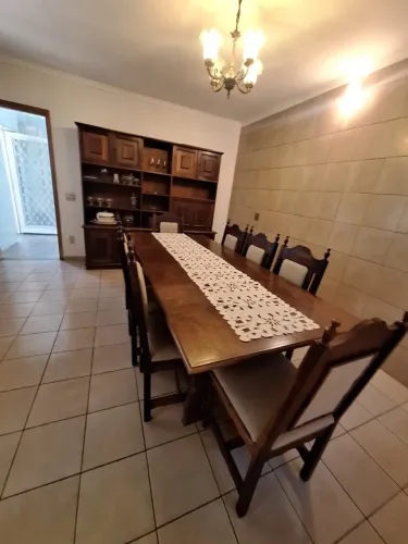 Sala de Jantar Colonial Completa em Madeira Maciça - 8 Lugares + Armário