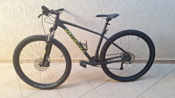 Bicicleta Rockhopper Comp