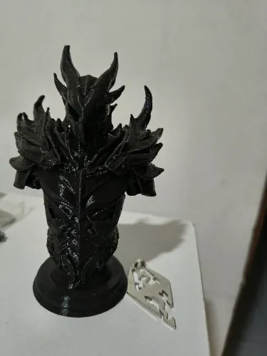 Skyrim Busto Daedric Armor em 3D - 10cm + Símbolo de Skyrim