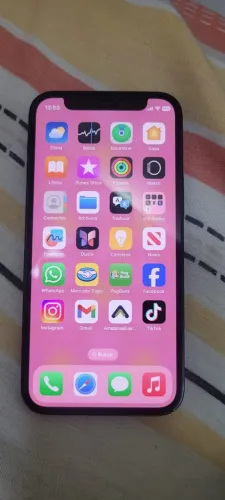 Vende-se iPhone 12 mini de 64 GB ele se escuta por auto falante bateria 70%