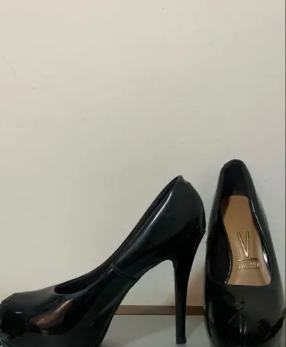Salto alto preto verniz