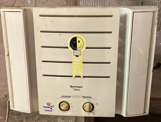Vendo ar condicionado de janela 10.000 btus 220vts tudo funcionando e garantia 