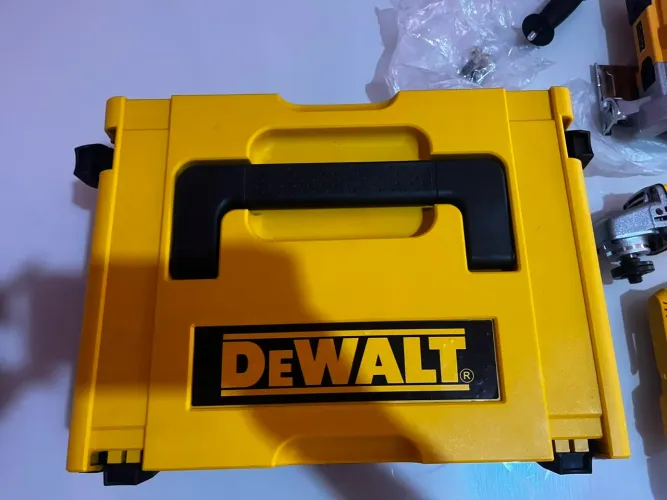 Vende-se kit de ferramentas Dewalt 3x1 novo